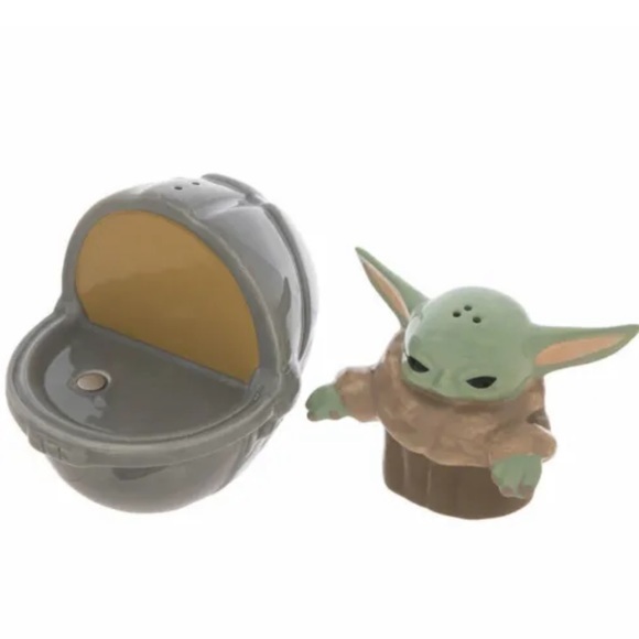 Star Wars Mandalorian Baby Yoda The Child Salt and Pepper Shakers Cerami… - Picture 3 of 7